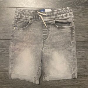 Toddler boys size 5T gray denim cuffed shorts. Elastic waist.